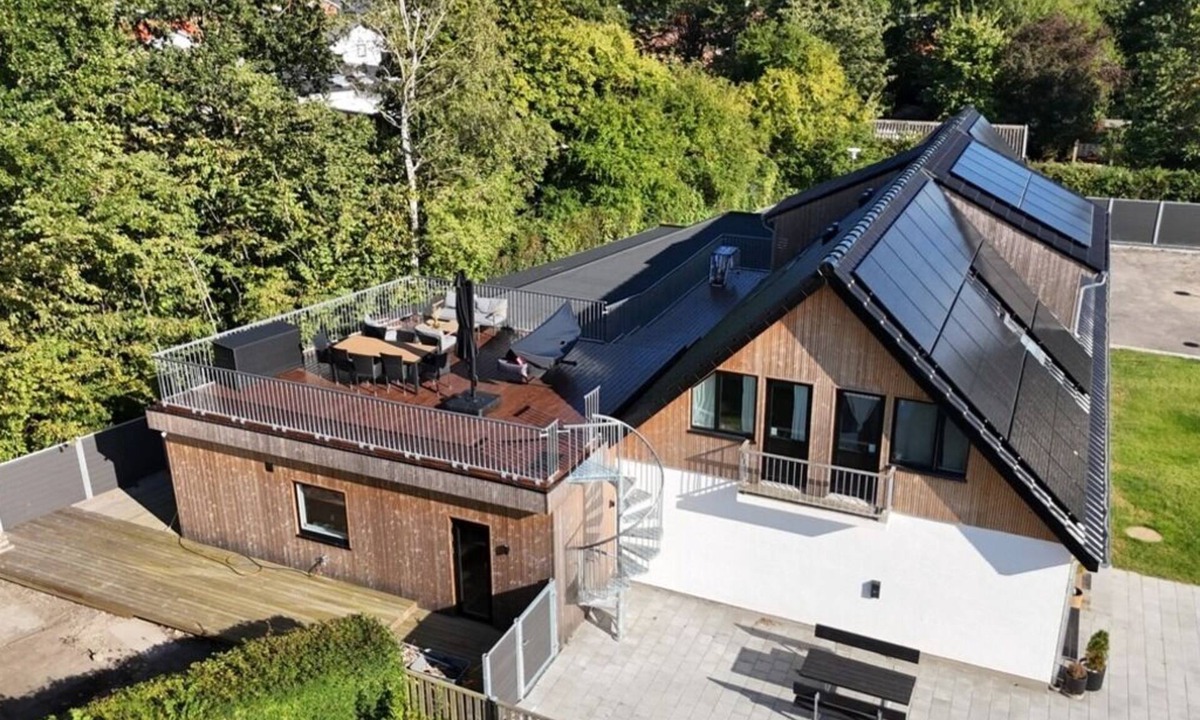 Odense Apartment | The Butterfly - Elegant Odense Retreat with Rooftop Views & Room for 7
