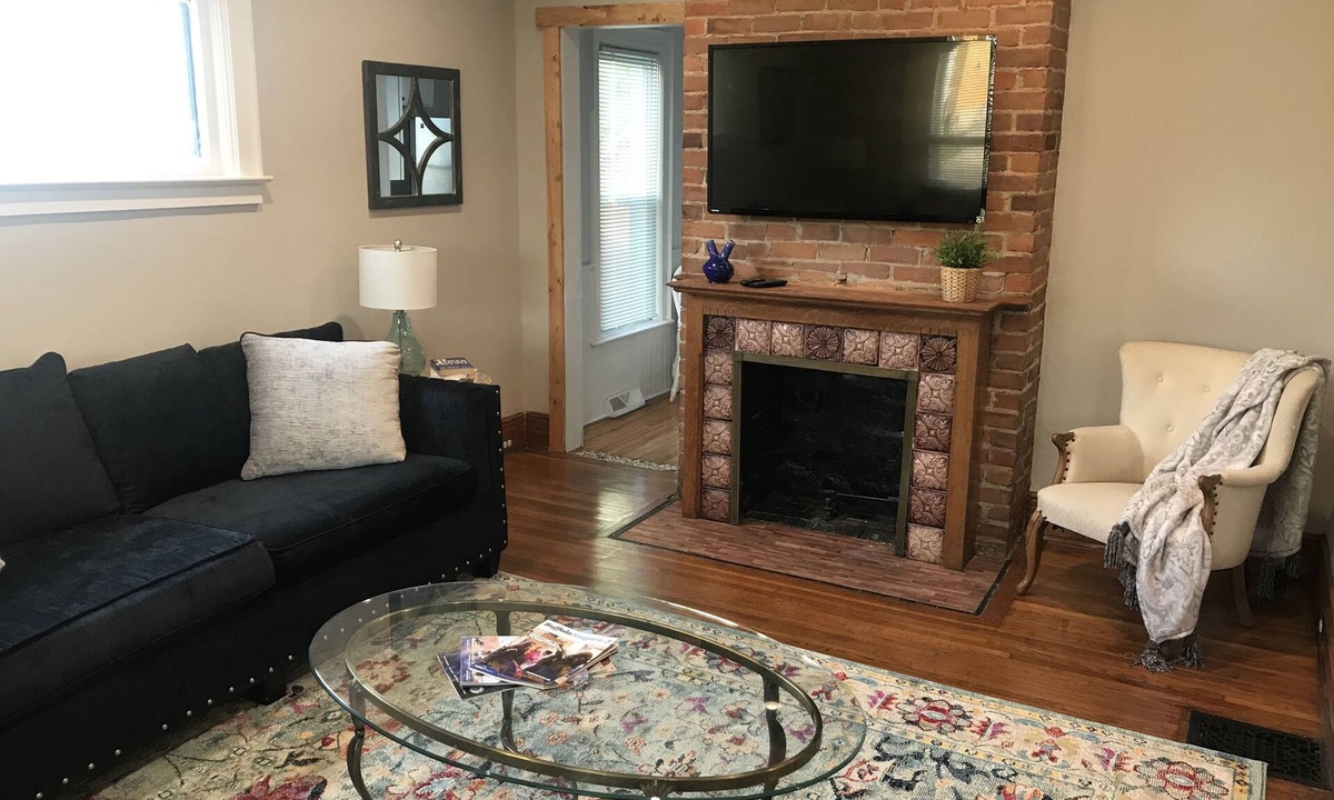 Front Park House | The Butterfly Garden in the City-AC Central - Big groups.