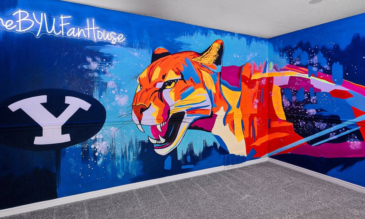 Sunset Heights House | The BYU Fan House, The BYU Fan House: sports court, hot tub, game room, fun!