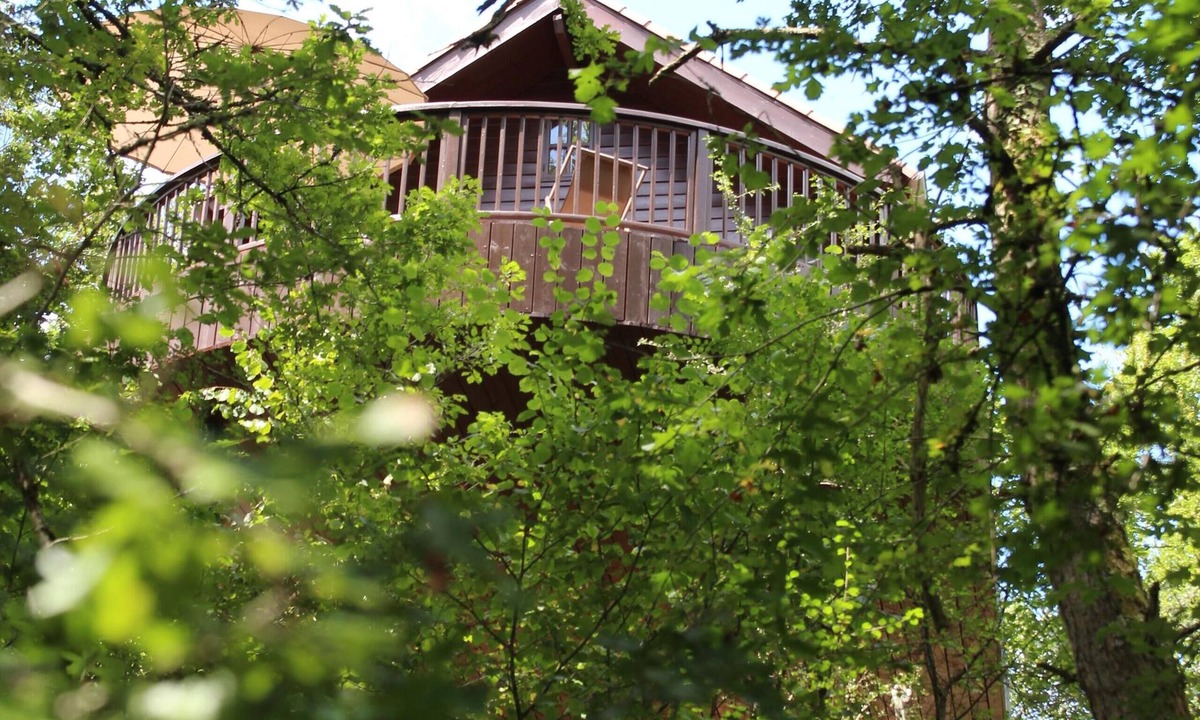 Auriac-du-Perigord Ski Chalet | The Cabane Rouge-Gorge
