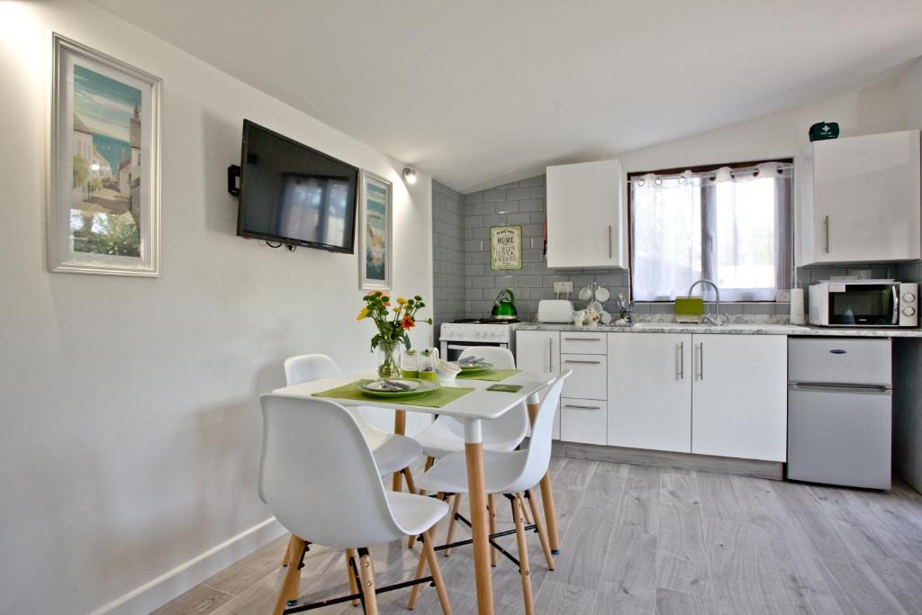 Saint Columb Major House | The Cabin at Hillhead farm