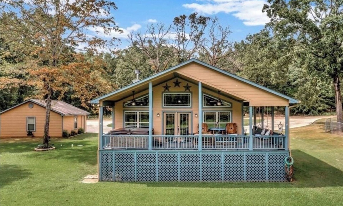 Flint Cabin | The Cabin at Neely’s Point - Lake Palestine