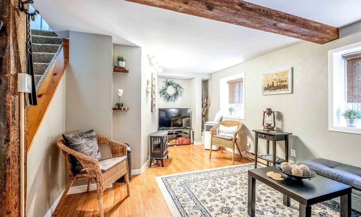 Waterloo House | The Cabin - Cottage Vibes & Close to the Action