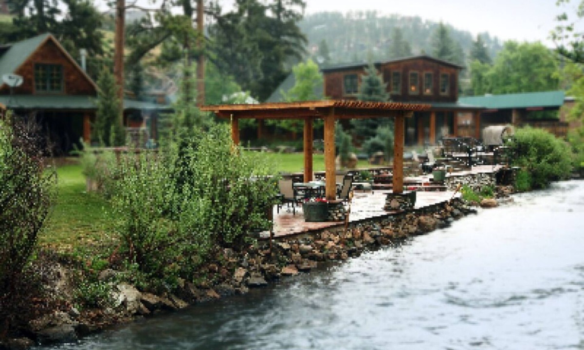 Evergreen Cabin | The Cabins at Country Road