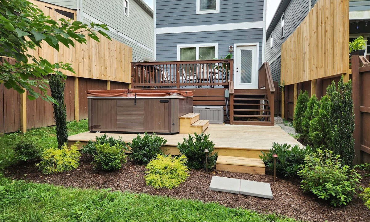 Inglewood House | The Cahal Retreat Hot Tub | CousinsBnB