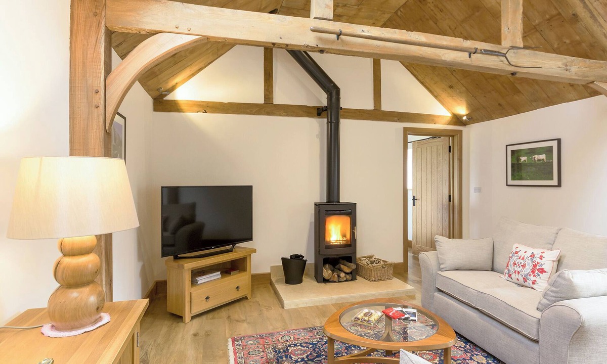 Bushton Cottage | The Calf Shed-UKC2113
