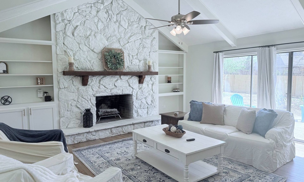 Flowood House | The Camelia House at the Rez 4 bedroom w/beautiful decor