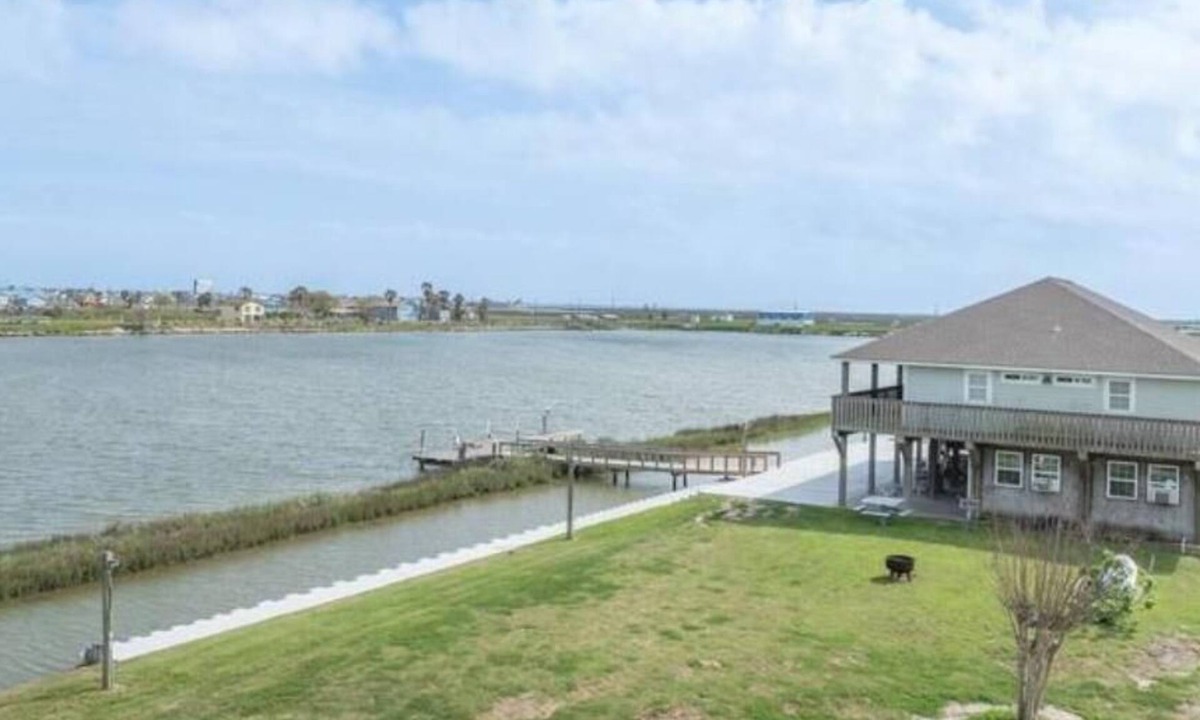 Hitchcock House | The Camp House on Saltwater Lake