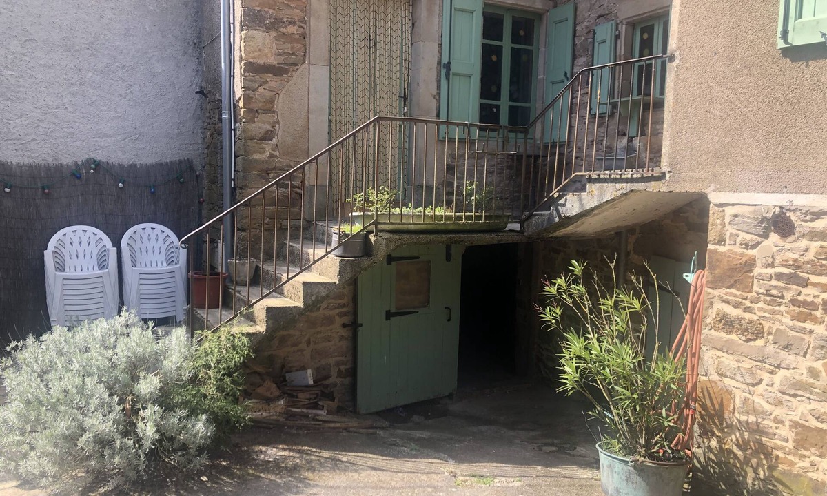Connac House | The campaign