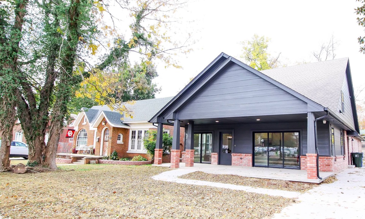 Norman House | The Campus Cottage on Elm is the ideal University of Oklahoma gameday residence