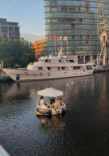 Canary Wharf Boat Rental | The Canary Yacht