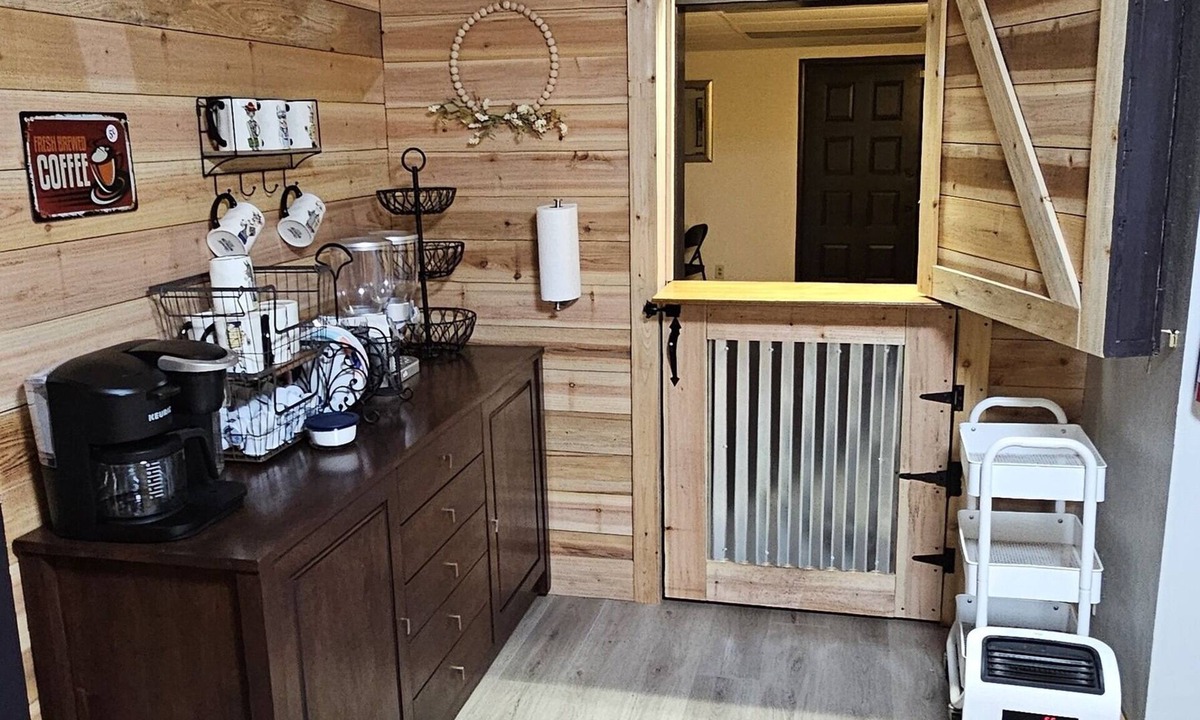 Clovis Bed & Breakfast | The Canna House by High Society Rentals