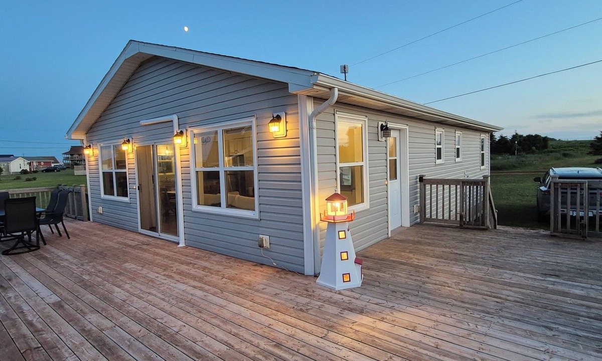 Sea View House | The Cape Islander: Seaside Cottage with Bunkhouse in Serene Sea View