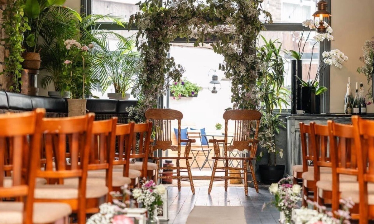 Munster Hotel | The Captain Cook Hotel