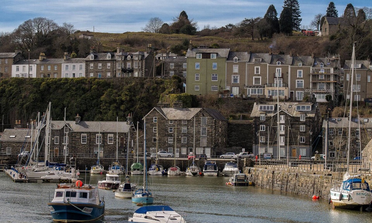 Borth-y-Gest Cottage | The Captain's Penthouse