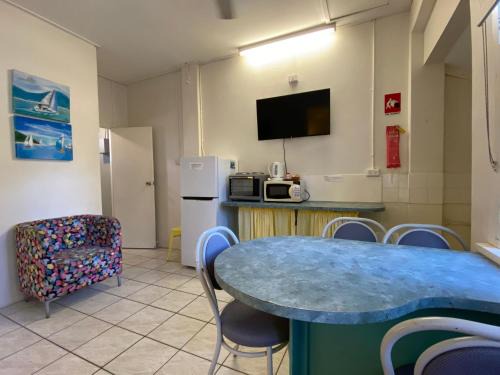 Arcadia Apartment | The Captains Manor on Cook 9