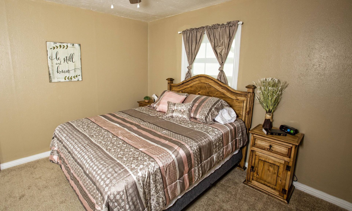 Monument House | The Cardinal's Nest - Eunice, NM