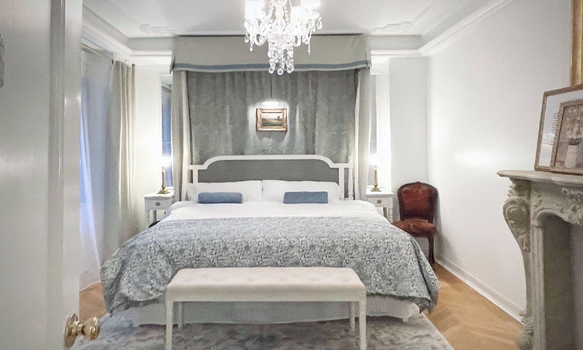 Central Park South Condo | The Carnegie Suite