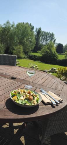 Burghclere Hotel | The Carpenters Arms