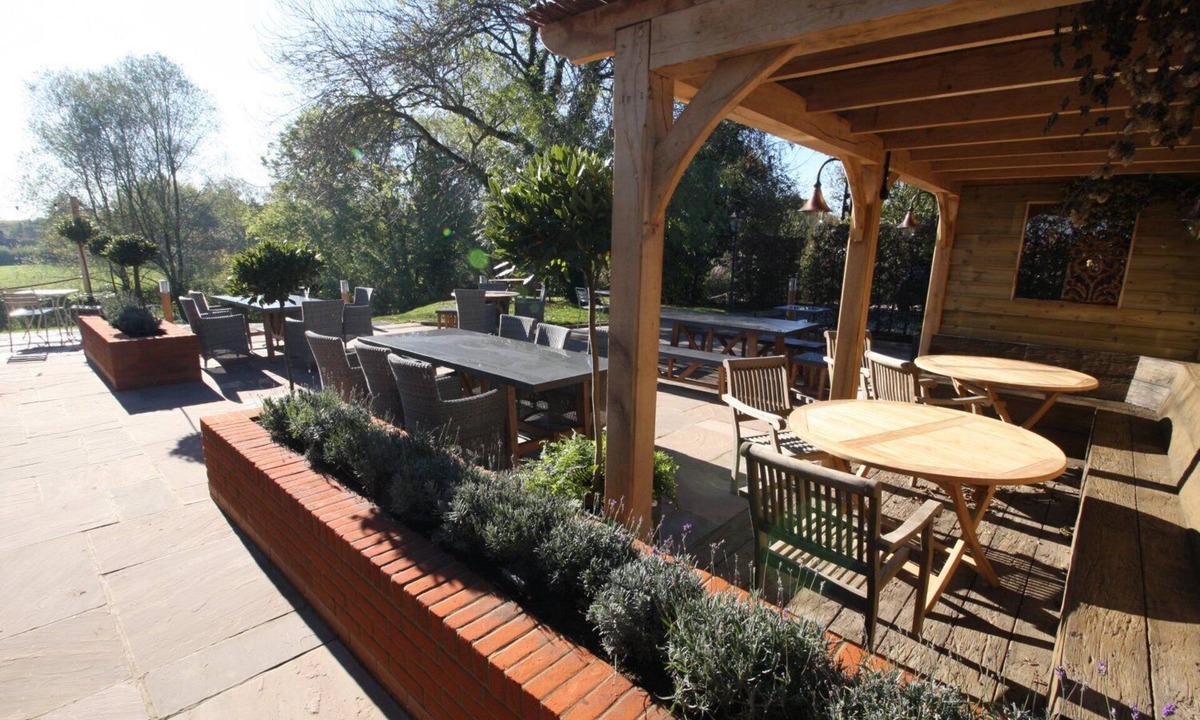 Burghclere Hotel | The Carpenters Arms