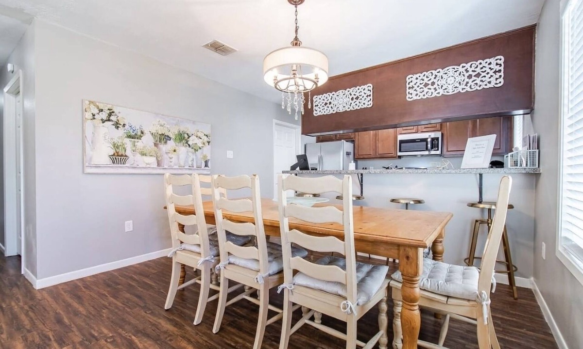 College Station House | The Casa at Kyle Field-one mile to Kyle Field