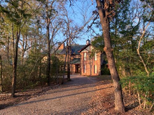 Harvey Hillsides Villa | The Castle Hideaway