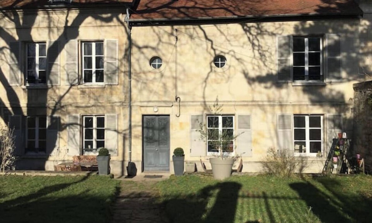 Vic-sur-Aisne House | The Castle House