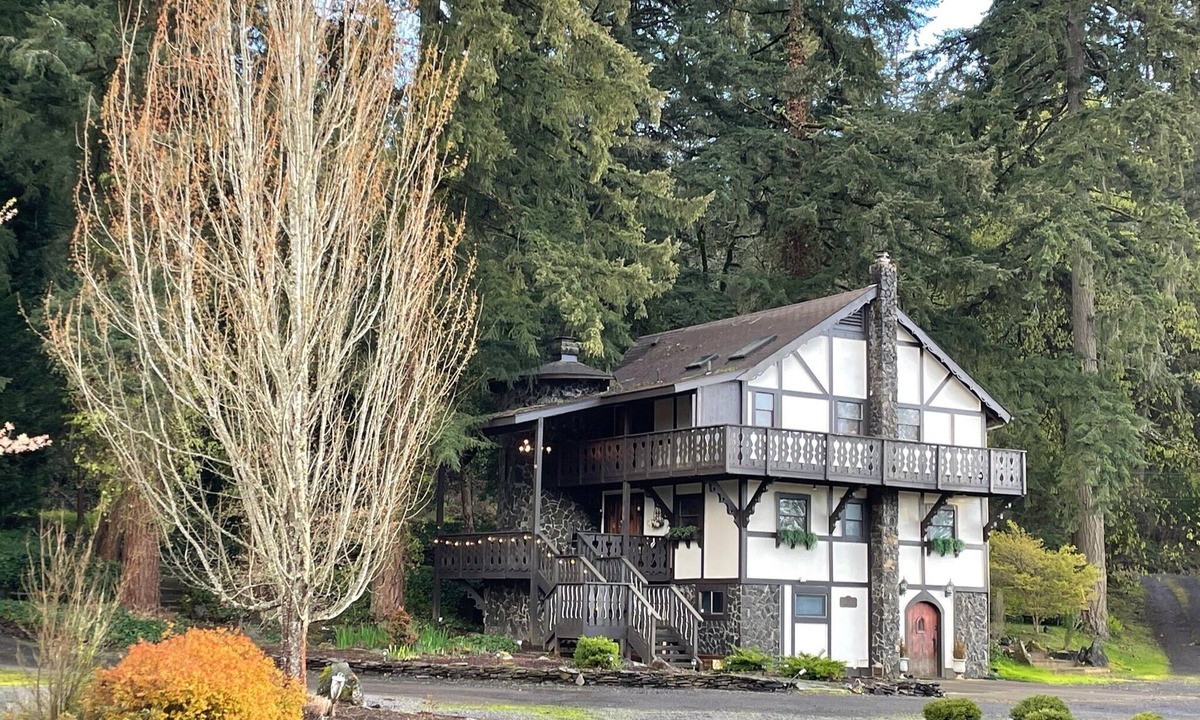 Crawfordsville House | The Castle House