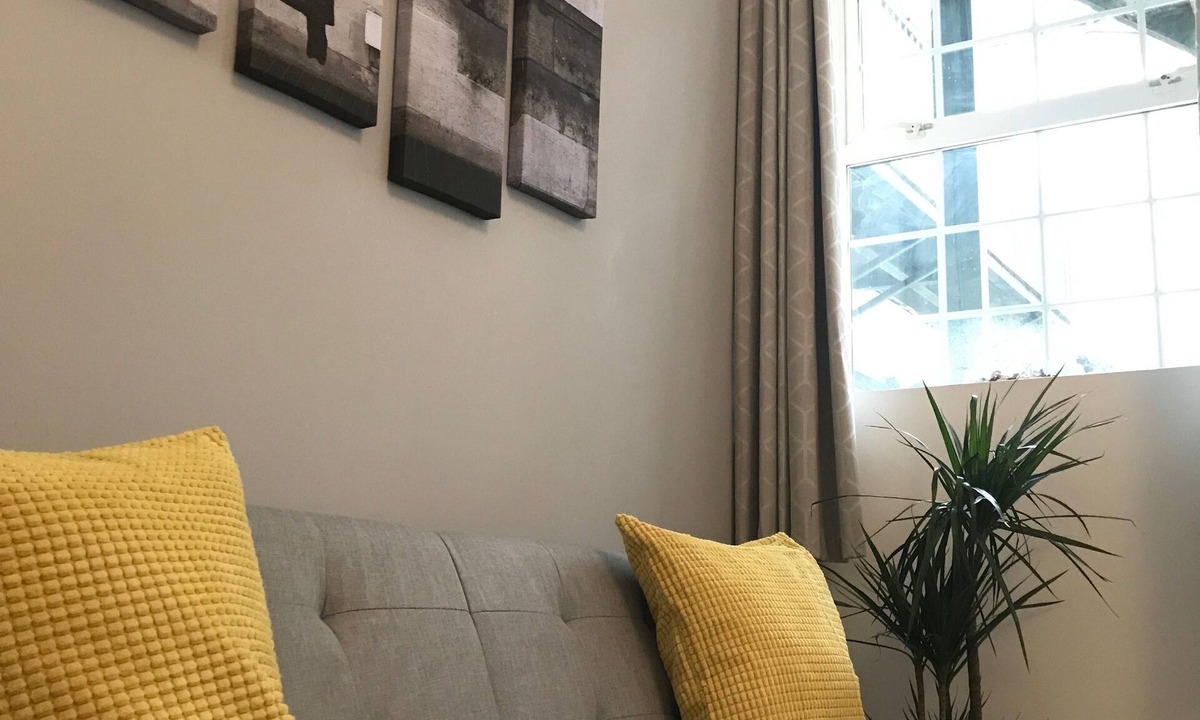 Tredegar Apartment | The Castle Lodge