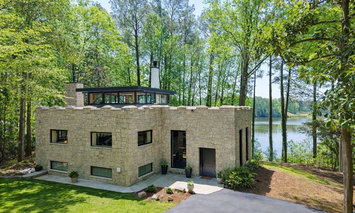 Acworth House | The Castle on Lake Acworth