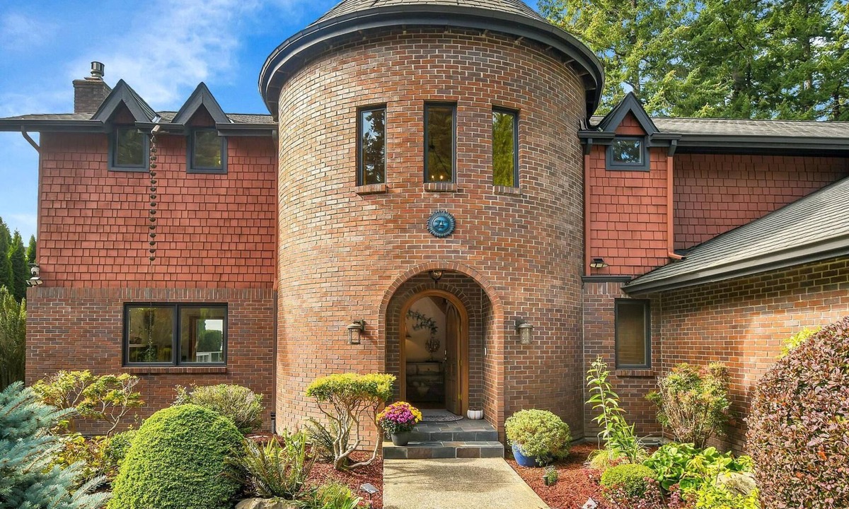 Sunny Shores House | The Castle