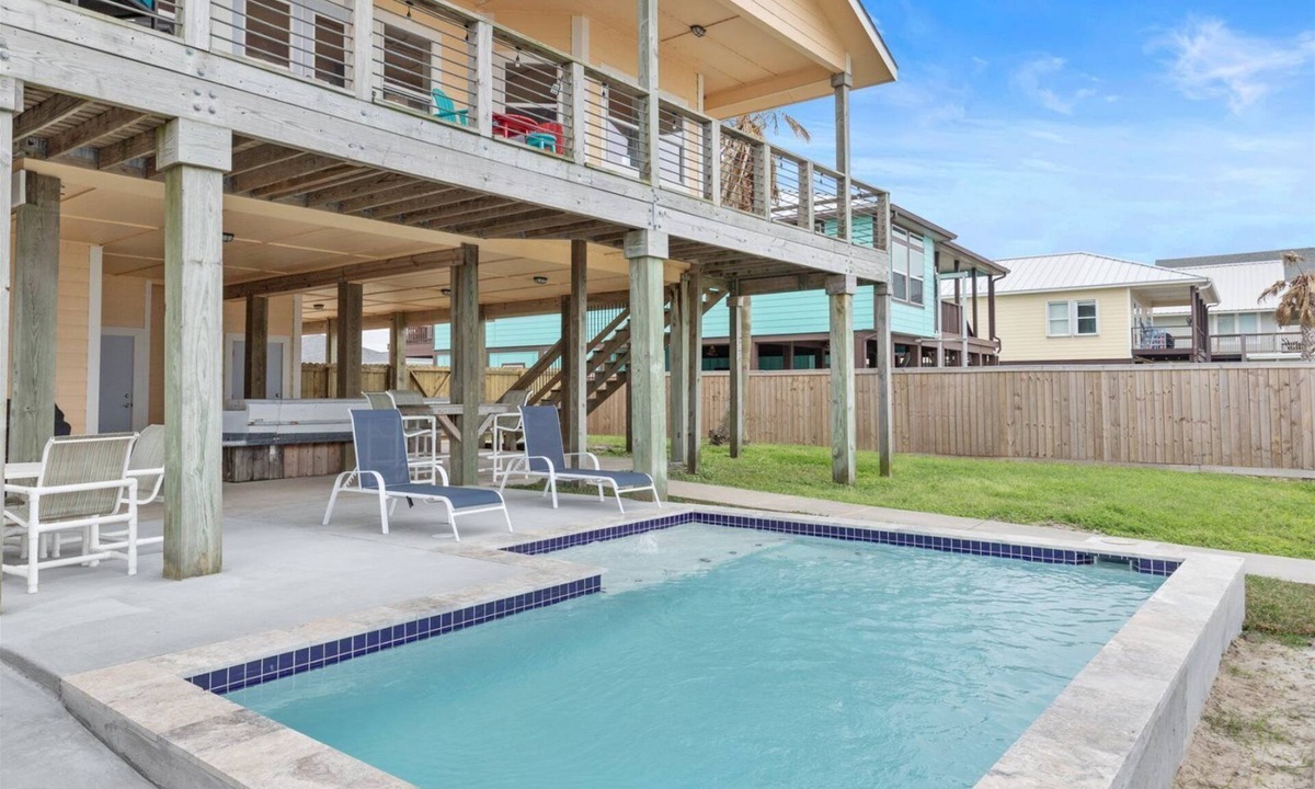 Rockport House | The Cat's Meow | Pet Friendly, New Pool, Bay View!