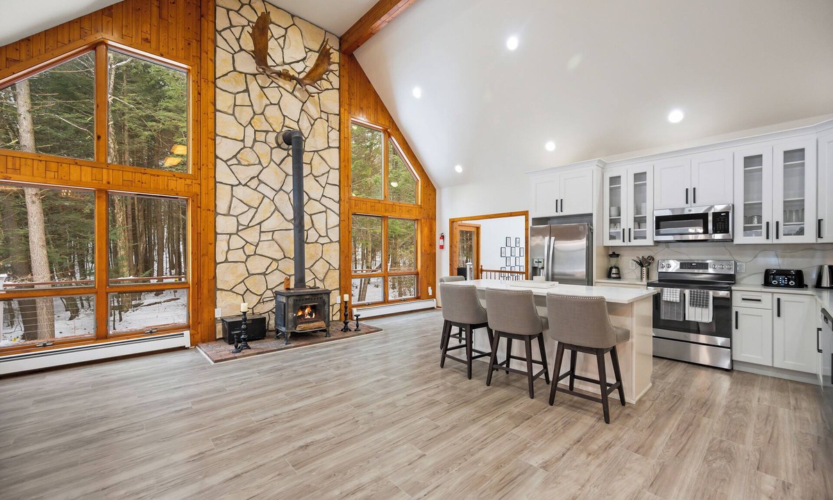 Parksville Ski Chalet | The Catskill Getaway Near Bethel Woods & Hiking & HOT TUB
