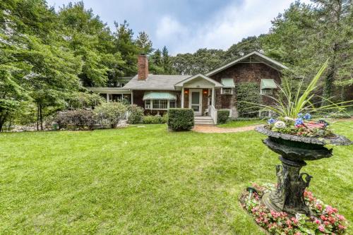 Tisbury House | The CAVU Mansion on Bellevue