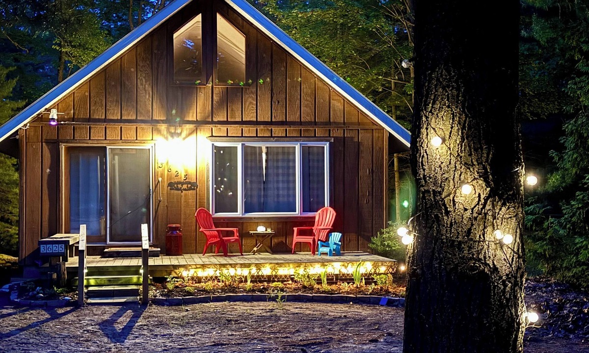Greenbush Cottage | The Cedar Lake Hideaway