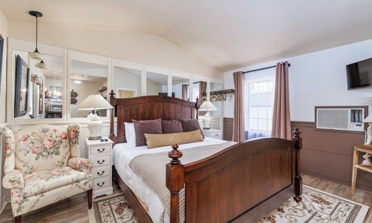 Christoval Hotel | The Cedar Room - The Ranch House Motel