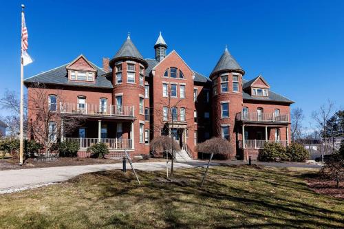 Concord Hotel | The Centennial Hotel