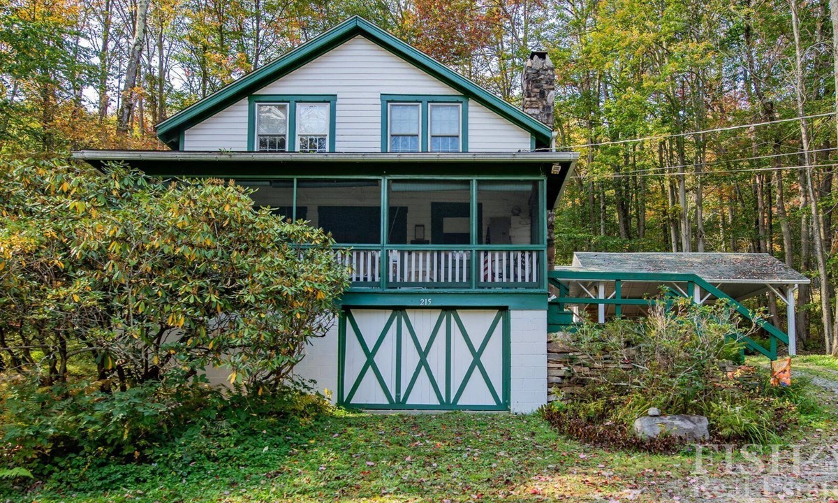 Laporte House | "The Chalet" at Lake Mokoma