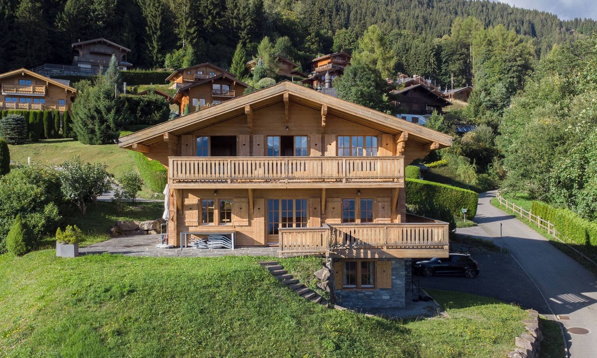 Ollon Ski Chalet | The chalet is located in Chesières, just next to Villars, 1.5km from the departure of the Roc d'Orsa