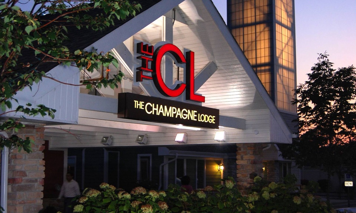 Willowbrook Hotel | The Champagne Lodge & Luxury Suites