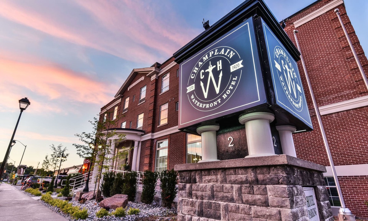 Orillia Hotel | The Champlain Waterfront Hotel, an Ascend Collection Hotel