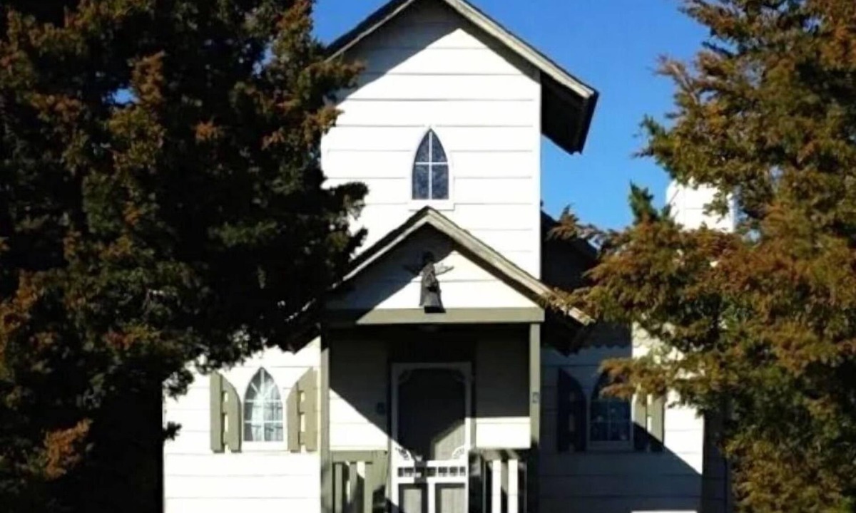 Sulphur Cabin | The Chapel Cabin