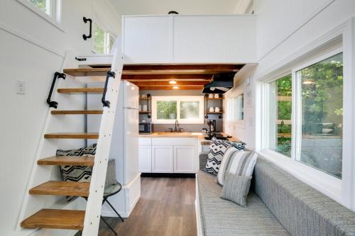 Defiance Apartment | 'The Chardonnay Chalet' Defiance Studio Trail!