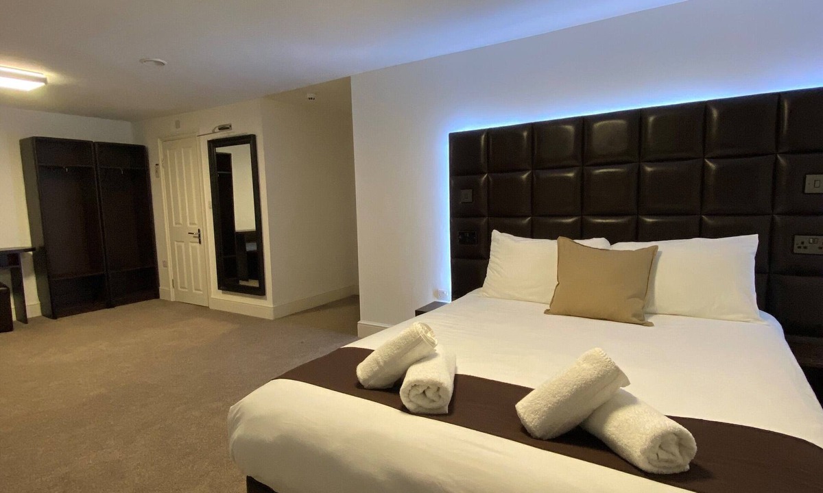 Chatham Hotel | The Charles Hotel