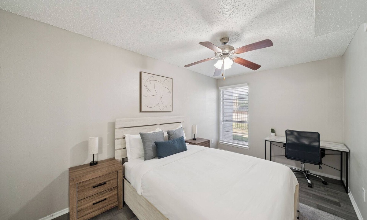 Buckingham Apartment | The Charlie 8105 I Spacious and Comfy 1 Bed 1 Bath