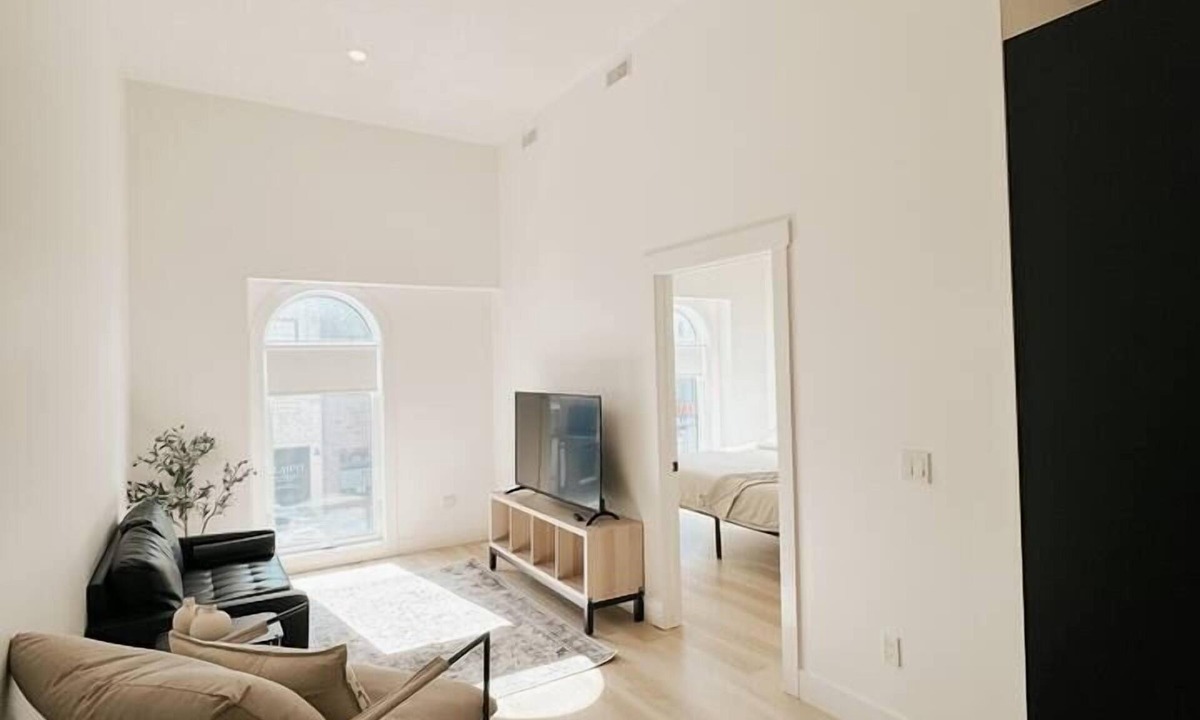 Woodstock Apartment | The Charlotte King Bed Downtown Woodstock
