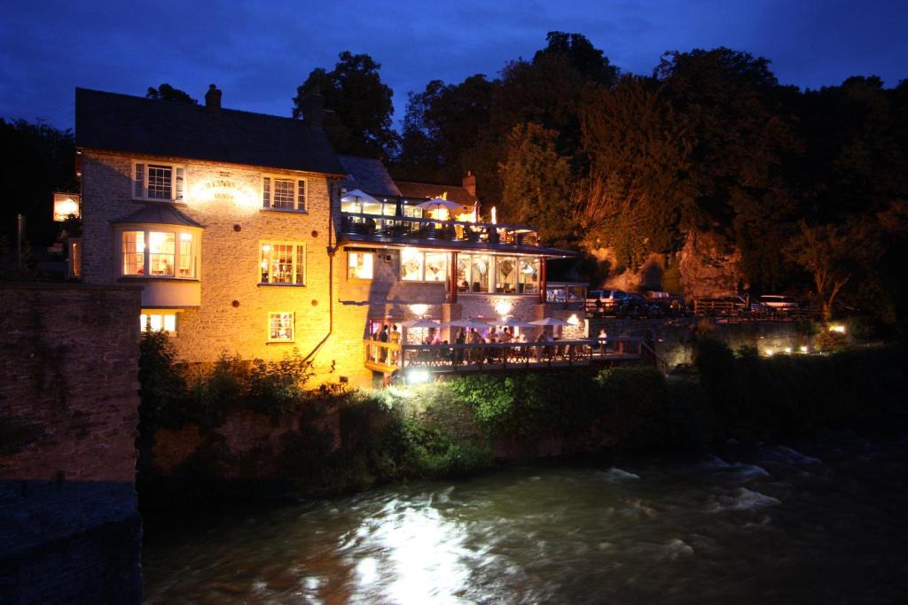 Ludwel Bed & Breakfast | The Charlton Arms