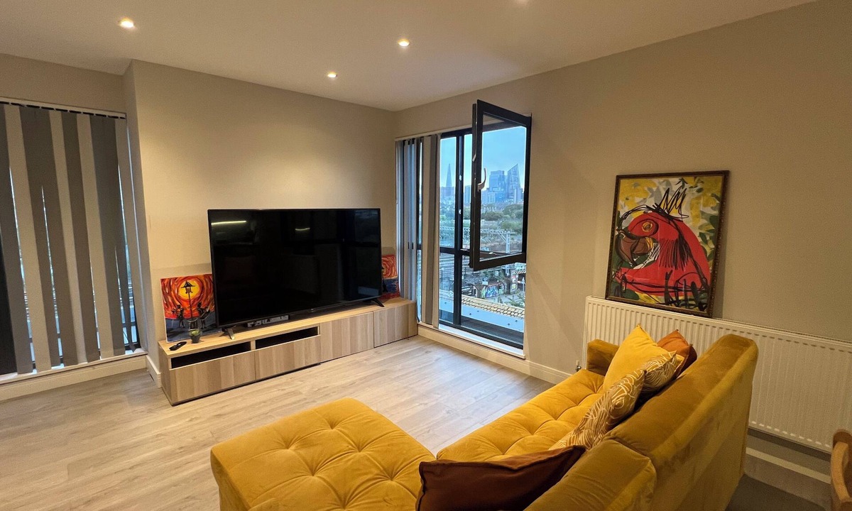 Bethnal Green Apartment | The Charm view London