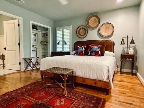 Waxahachie Bed & Breakfast | The Chaska House & Cottages