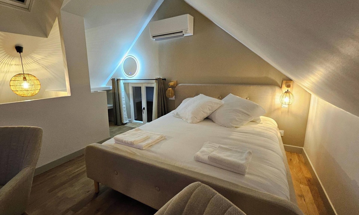 Montge-en-Goele Apartment | THE CHENE SUITE